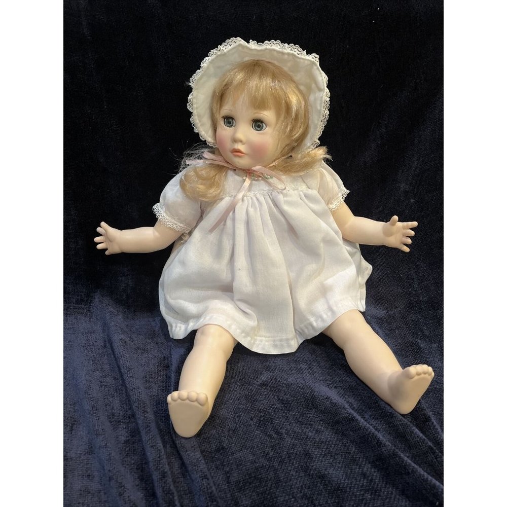 1977 SUZANNE GIBSON GIRL DOLL 22 INCH